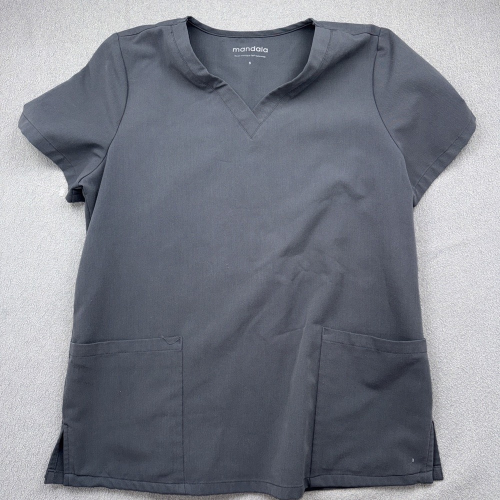 3 Mandala Women Scrub Top Small V Neck Short Sleeve Shirt PO 14K 13K Missing Tag - Picture 2 of 10